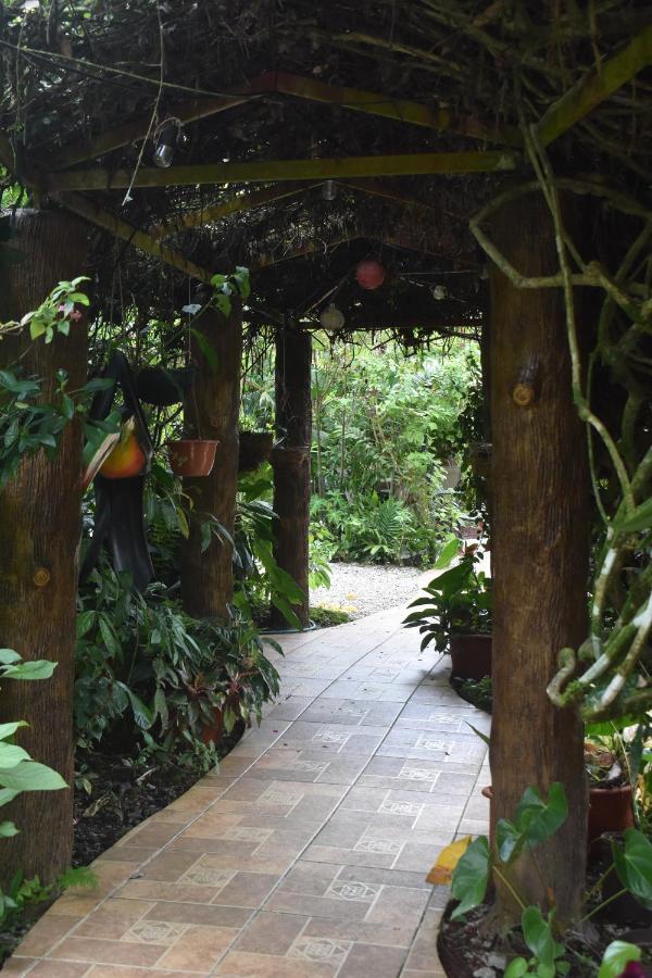 Hotel Roca Negra Del Arenal La Fortuna Екстериор снимка