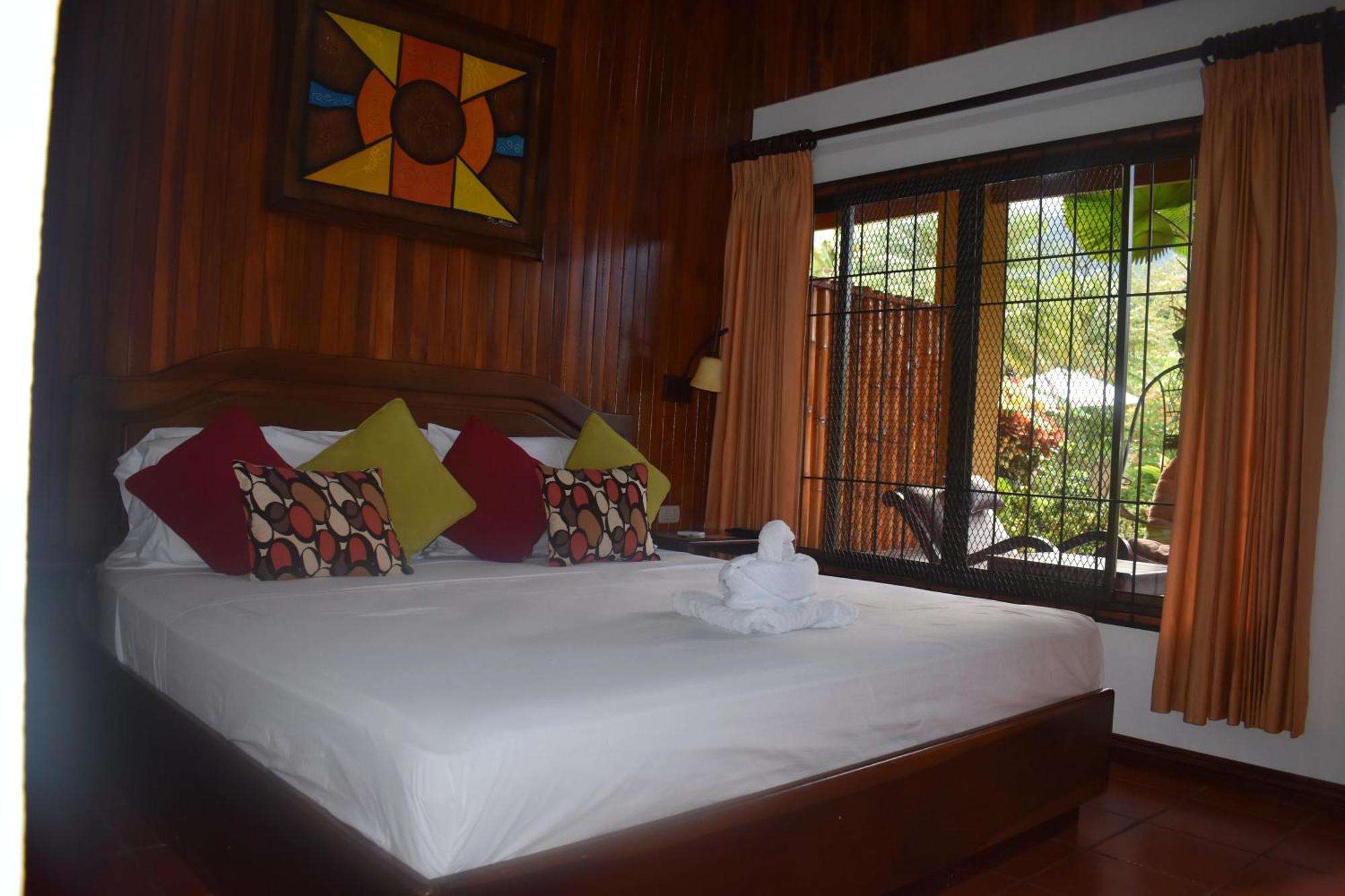 Hotel Roca Negra Del Arenal La Fortuna Стая снимка